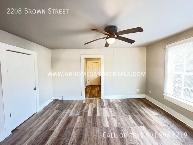 Building Photo - 2208 Brown St