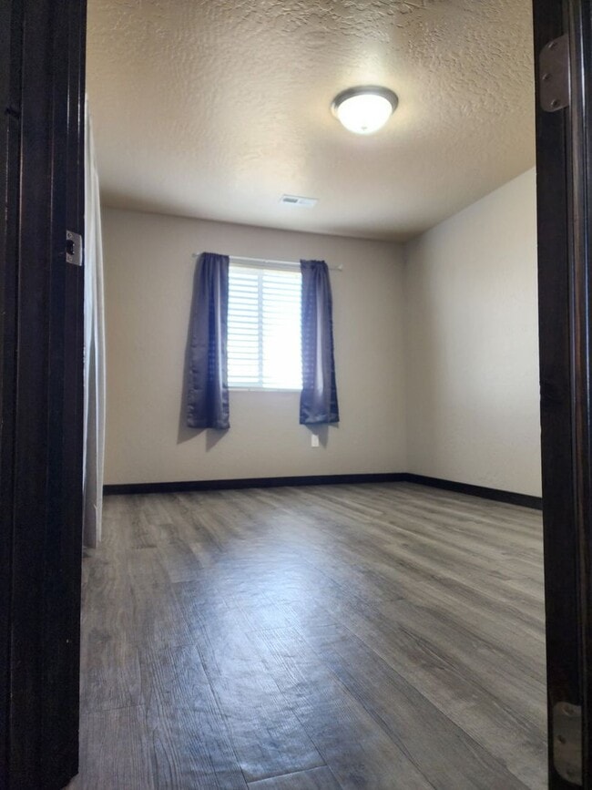 Building Photo - 13824 W Bergen Dr