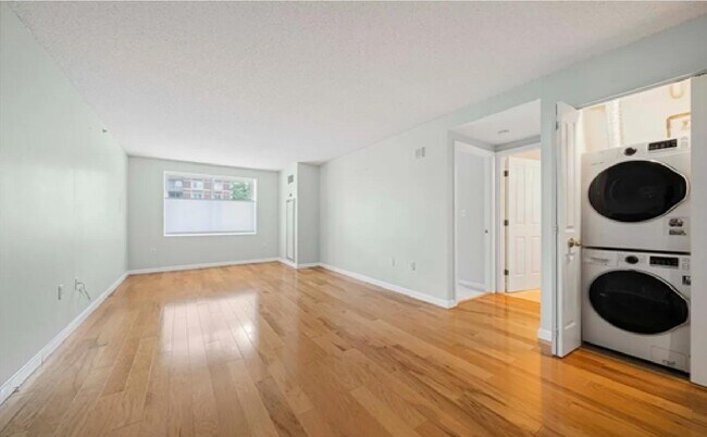 Building Photo - 8-12 Museum Way - 8-12 Museum Way