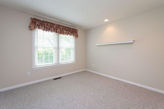 Building Photo - 23 Gleneagle Dr