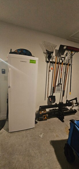 Building Photo - 839 Yellowbird Dr