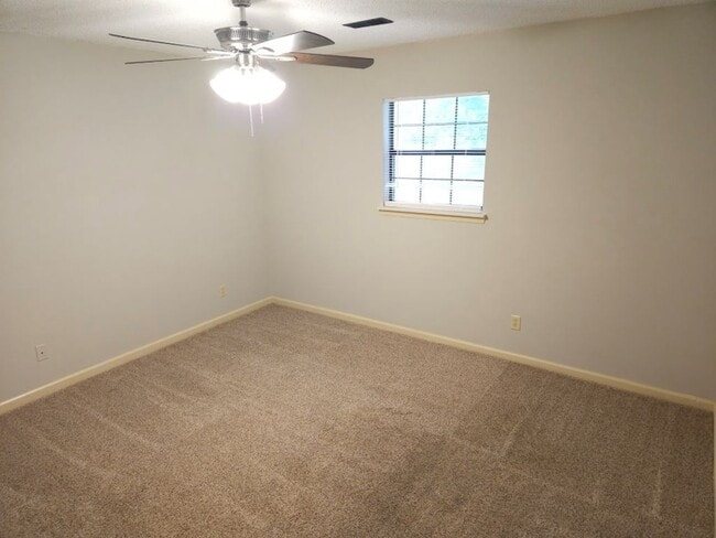 Building Photo - 340 Creekwood Ct