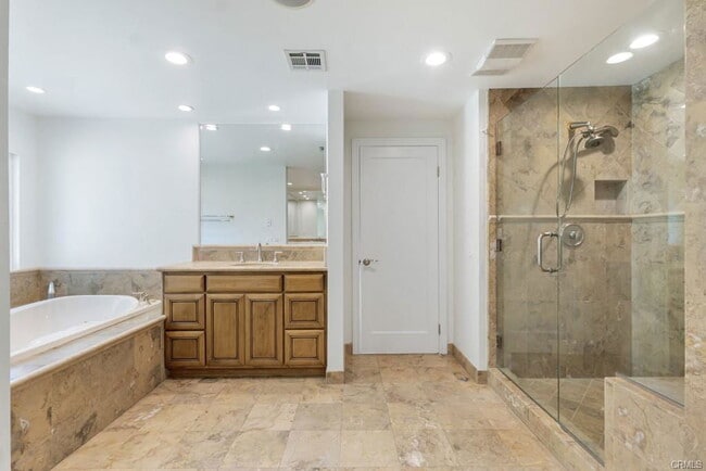 Building Photo - 4410 Park Jazmin