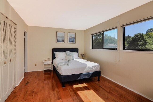 Building Photo - 609 Watersedge Dr