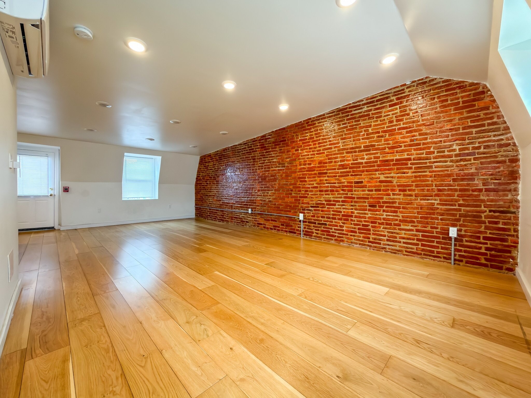 Building Photo - 2129 Pine St