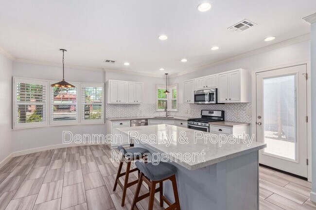 Building Photo - 1513 E Earll Dr