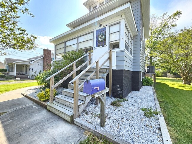 Building Photo - 407 Myrtle St