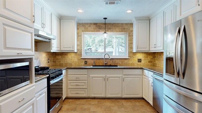 Building Photo - 2819 Fortuna Dr