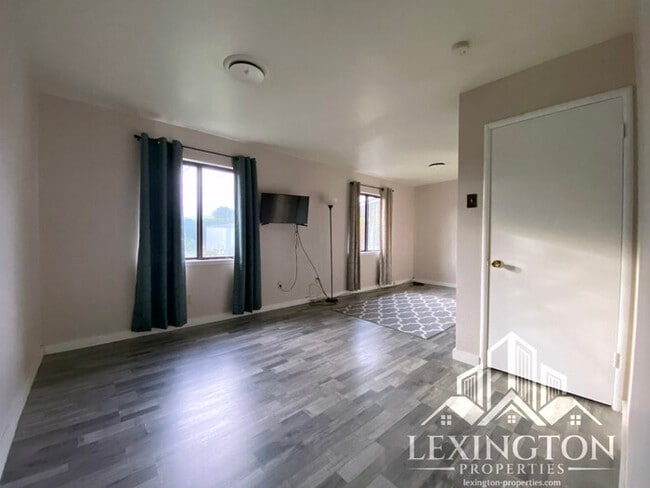 Building Photo - Beautiful, 3BD/2BA, Home available in Sacramento off Madison Ave. and Auburn Blvd.