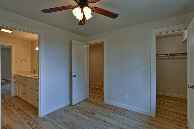 Building Photo - Stylishly Remodeled Condo in Prime Center Park Location