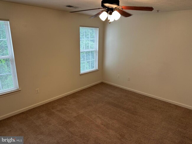 Building Photo - 7216 Mockingbird Cir