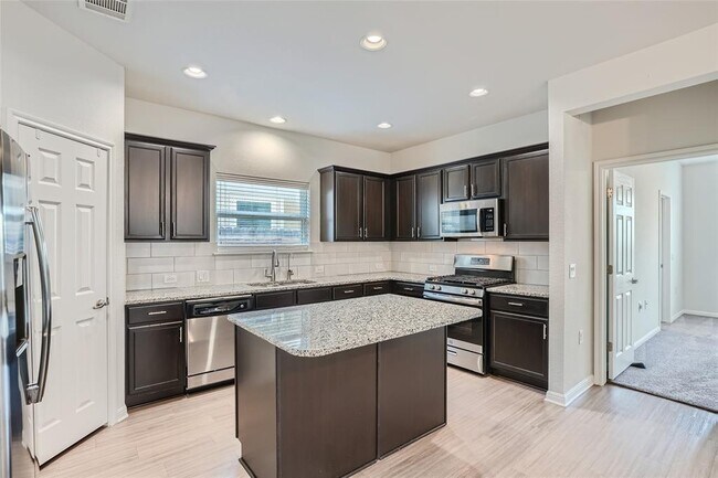 Building Photo - 821 Durness Dr