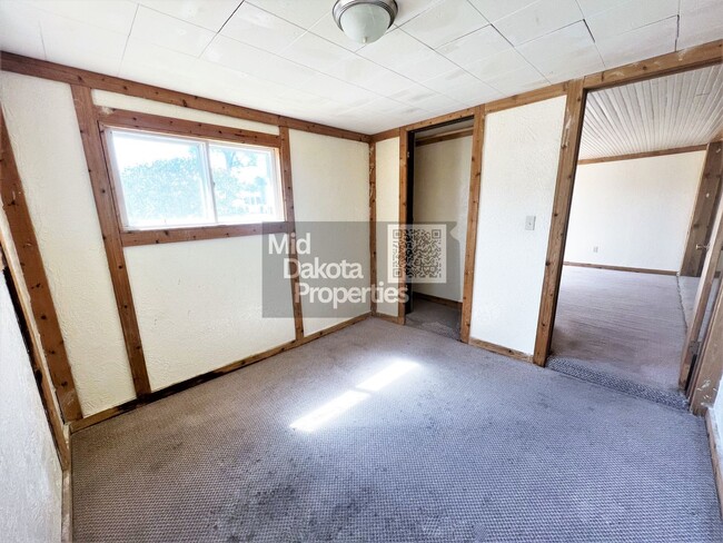 Building Photo - 212 W Fir-2 Bedroom House