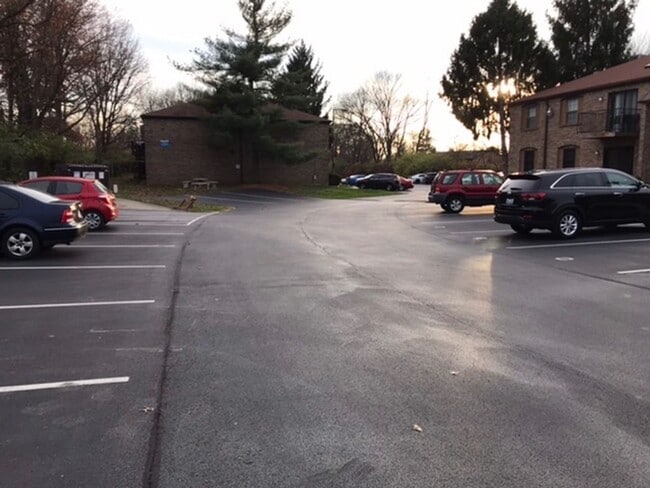 Building Photo - Beautiful First Floor Condo