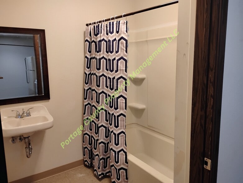 Building Photo - 207 S Main St