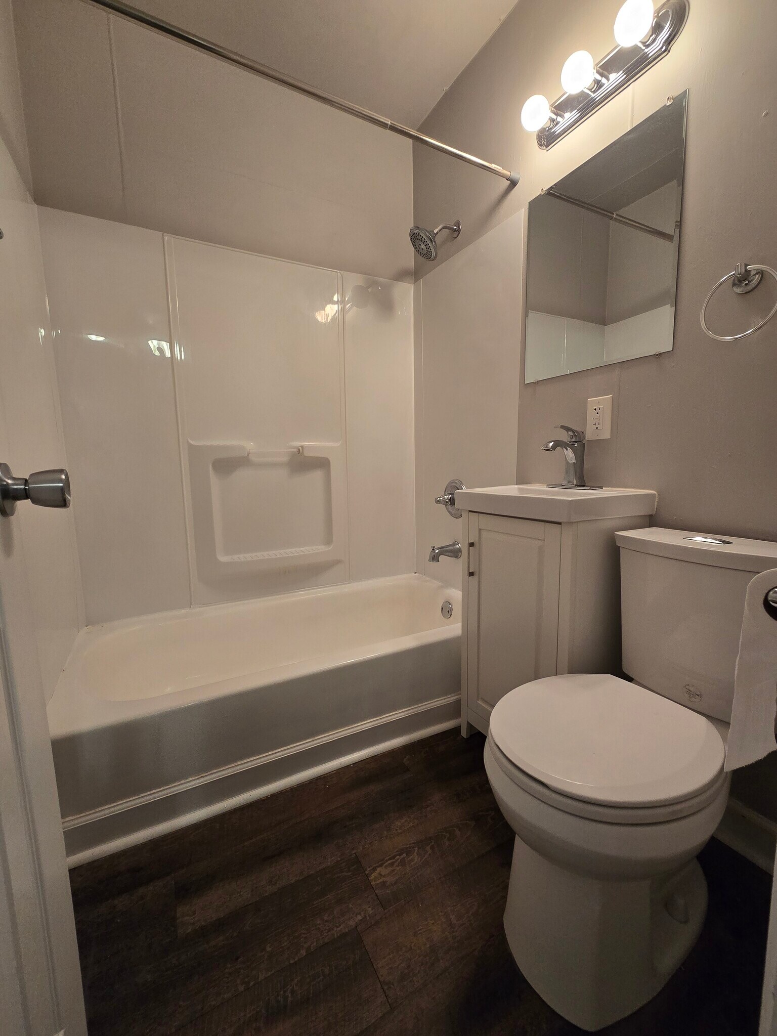Bathroom - 5618 Dagle Dr