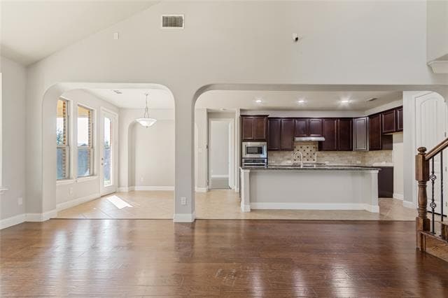Building Photo - 1104 Bentley Drive