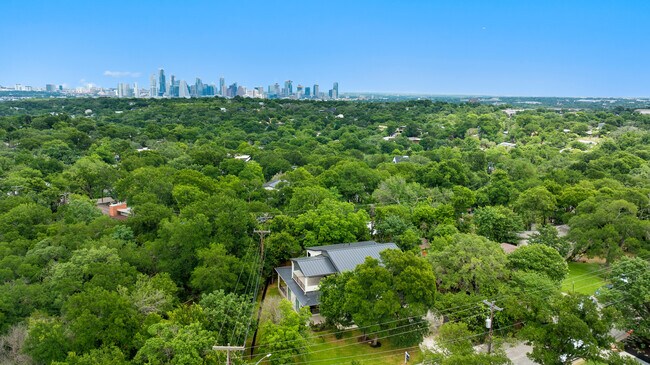 Building Photo - 2504 Bluffview Dr