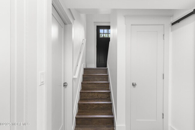 Building Photo - 741 Lakehurst Ave