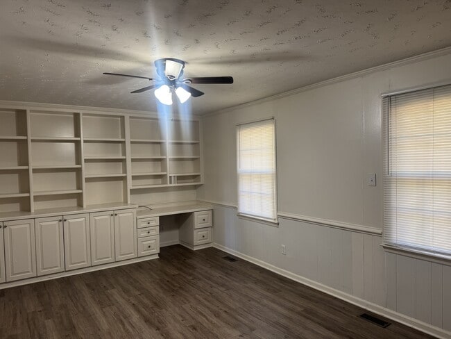 Building Photo - 317 Forest Grove Ave