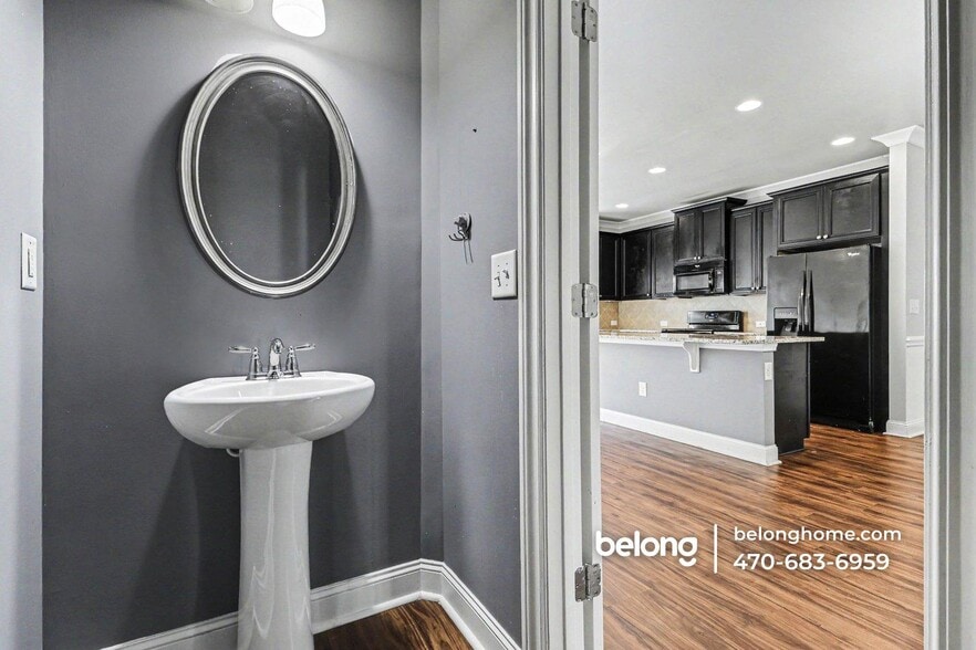 Building Photo - 8005 Pierpoint Ln