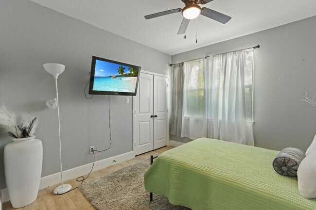 Building Photo - 5607 Bacher St