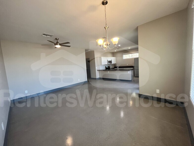 Building Photo - 1437 E Roosevelt St