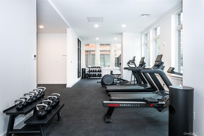 Building Photo - 15 Parkview Ave