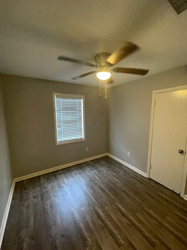 Building Photo - Beautiful 3 Bedroom in Bossier