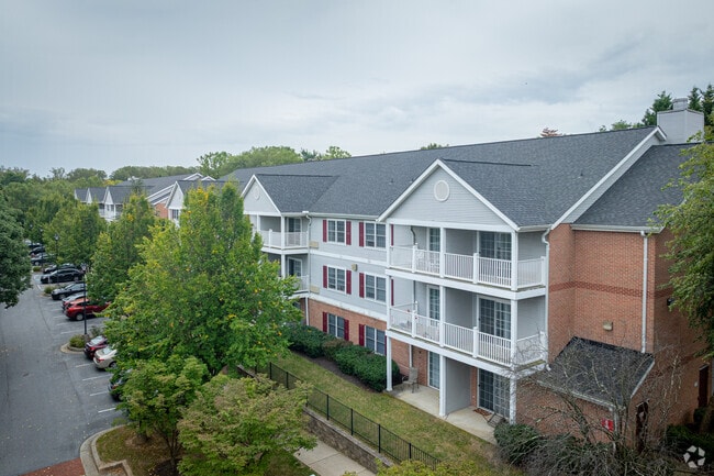 Building Photo - Salony House - 62+