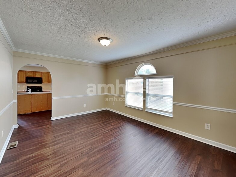 Building Photo - 90 Knights Bridge Dr N