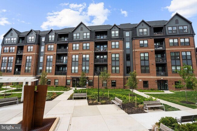 Building Photo - 3925 Fair Ridge Dr