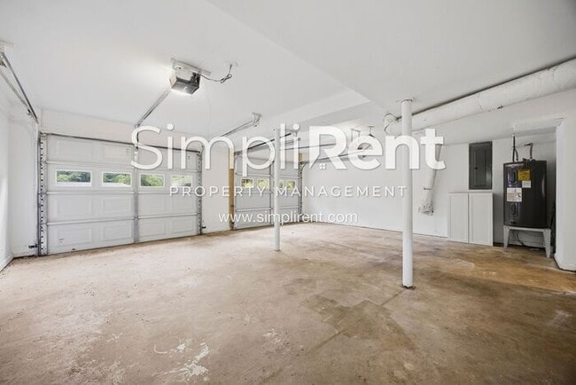 Building Photo - Beautifully Updated 4 Bedroom Home in Decatur! -1st month's Rent FREE with a 13-month lease!