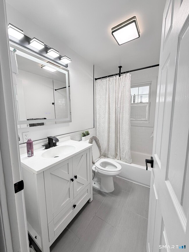 Building Photo - 243 Sunshine Cir