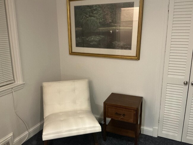 Building Photo - 5561 Ashbourne Rd