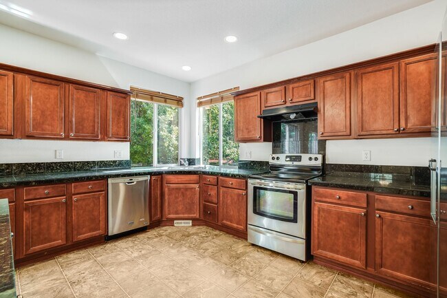Building Photo - Spacious 5-Bed Bethany Home with Solar, A/C & Private Wooded Setting — Available Now!