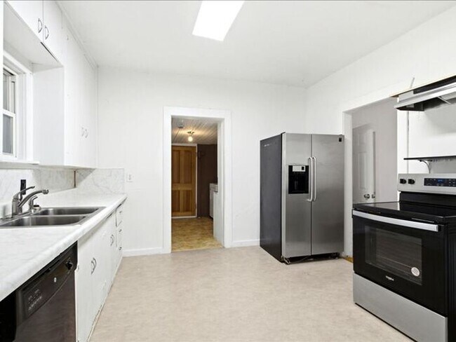 Building Photo - Poplar Grove 2 bedroom 1 bath, fenced
