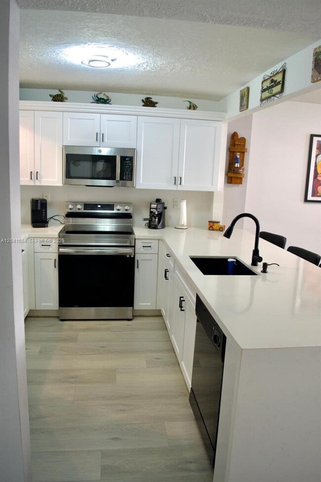 Building Photo - 3725 S Ocean Dr