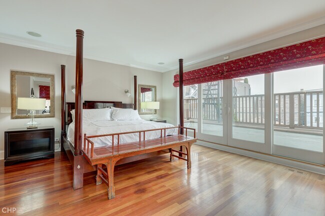 Building Photo - 2663 N Marshfield Ave