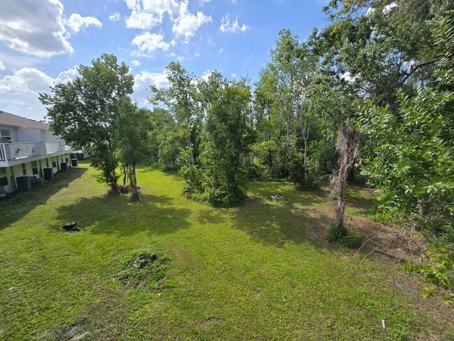 Building Photo - Beautiful 2 bed/ 2 bath Townhome w/ Balcony, Garage & Community Pool