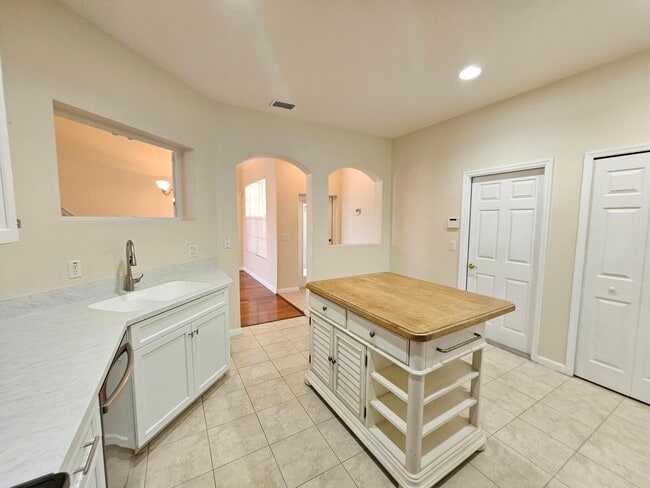 Building Photo - 3254 Arden Cir