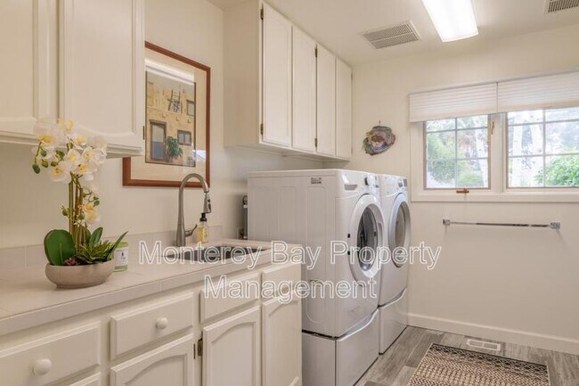 Building Photo - 18 Deer Stalker Path