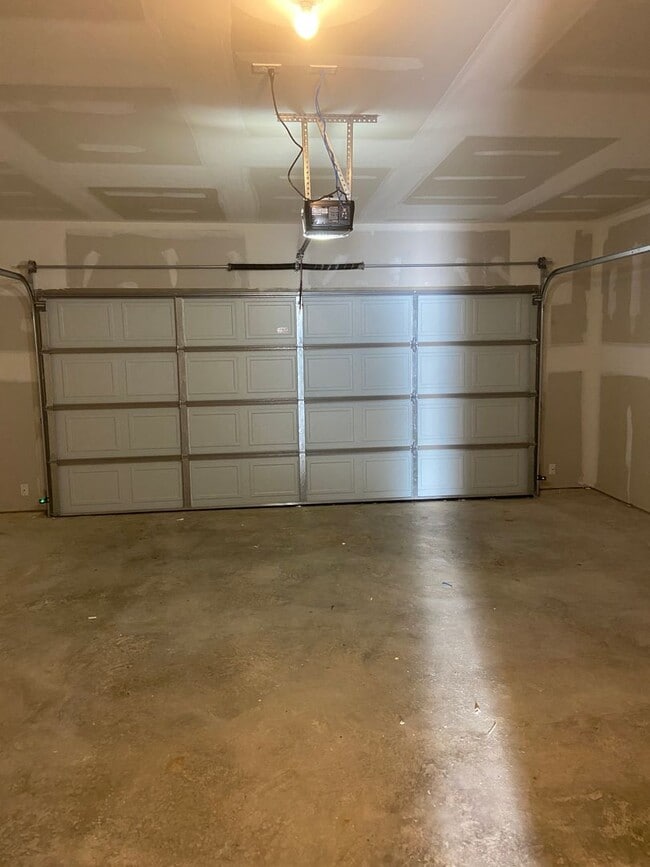 Building Photo - 2612 Grand Ln