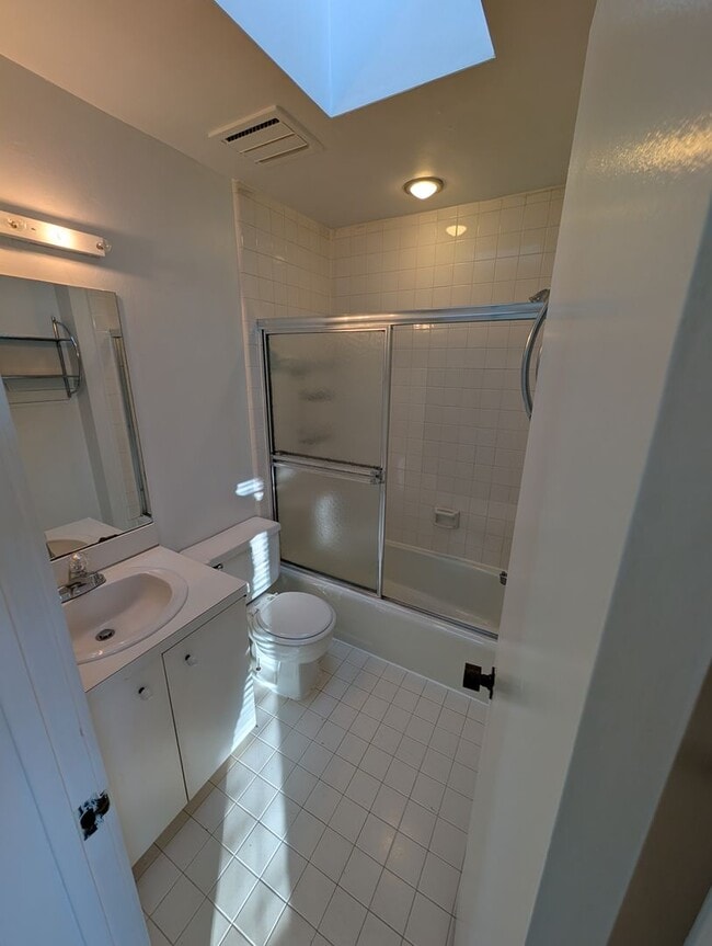 Building Photo - Georgetown Townhouse (Close to the West End and Dupont)