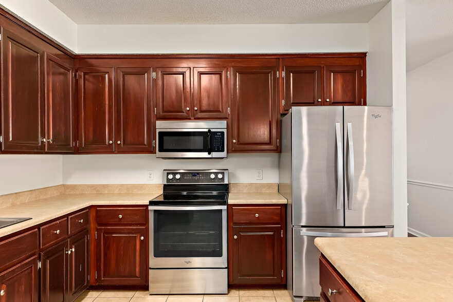 Kitchen - 184 Concord Ave