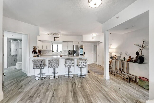 Building Photo - 2105 Lavers Cir