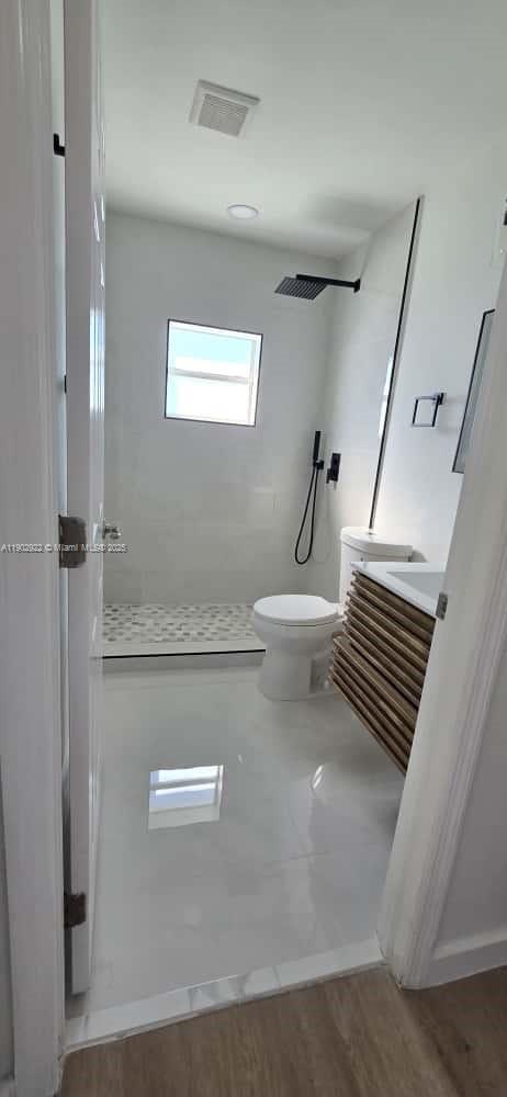 Building Photo - 1509 Sara Ave S