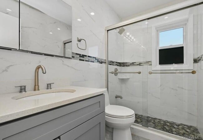 Building Photo - 162 Crown Ave