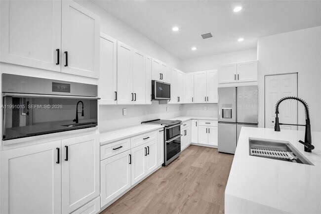 Building Photo - 19381 Stonebrook St