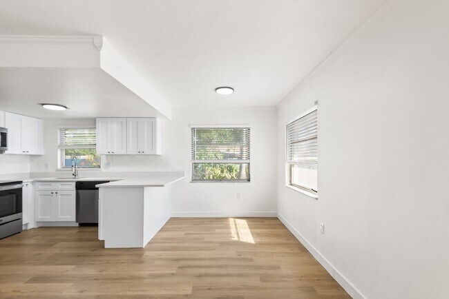 Building Photo - TWO BEDROOM APARTMENT AVAILABLE!